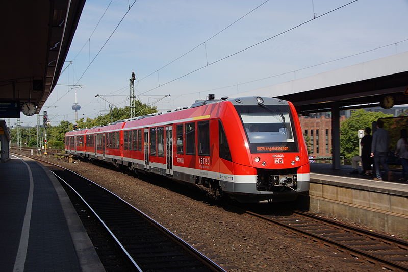 Een LINT 81 van DB Regio op de Oberbergische Bahn. (Rechten: Tohma)