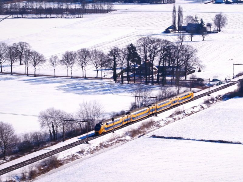 Op 30 december zien we de met sneeuw bedekte spoorlijn van Zwolle - Zutphen (Foto: Rail Away)