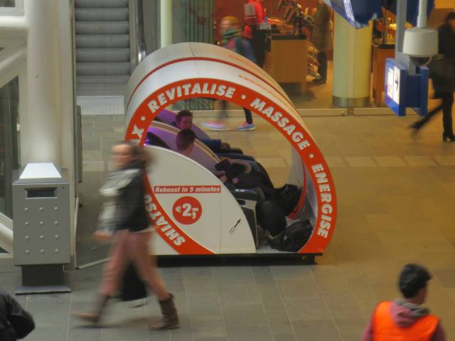 "Massagestoelen op Leiden Centraal"