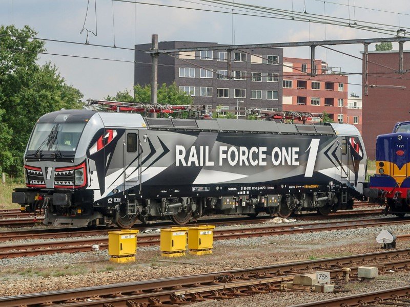 Vectron 'Sharky' van Rail Force One (Foto: Roel Hemkes)