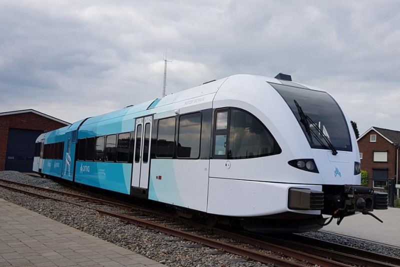 Een van de vernieuwde GTW-treinen van Arriva (Foto: Wessel de Jong)
