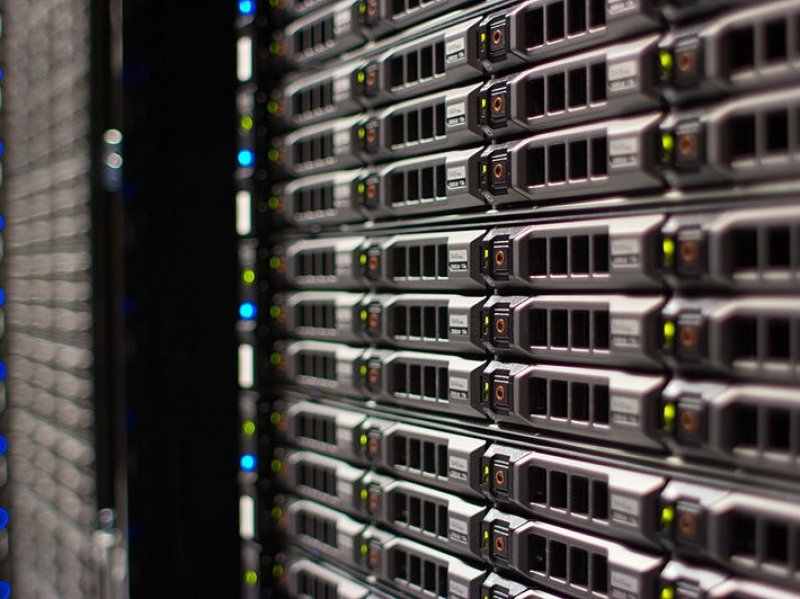 Een reeks servers in een datacentrum. Deze afbeelding is een archieffoto. (Foto: Victorgrigas)