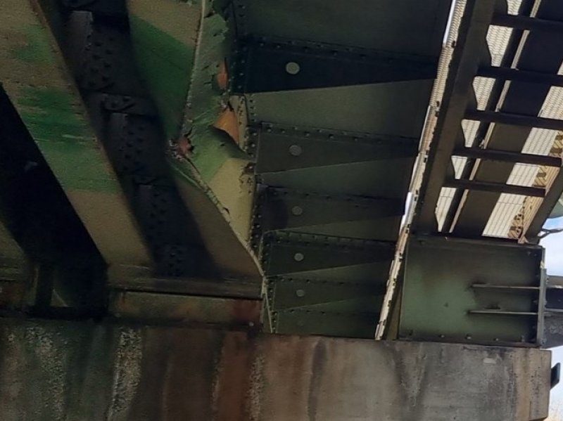 De beschadigde spoorbrug in Sittard (Foto: ProRail)