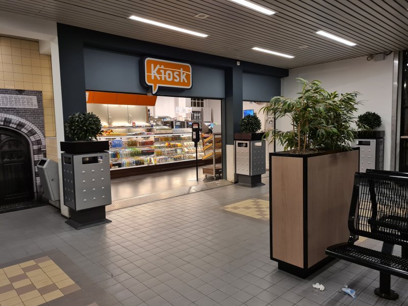 De huidige Kiosk en wachtruimte op station Woerden. (Foto: Treinenweb)