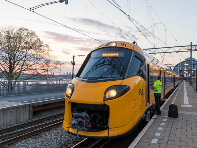 De ICNG rijdt vanaf vandaag zijn publieke testritten tussen Amsterdam en Rotterdam. (Foto: TreinVideo.nl)