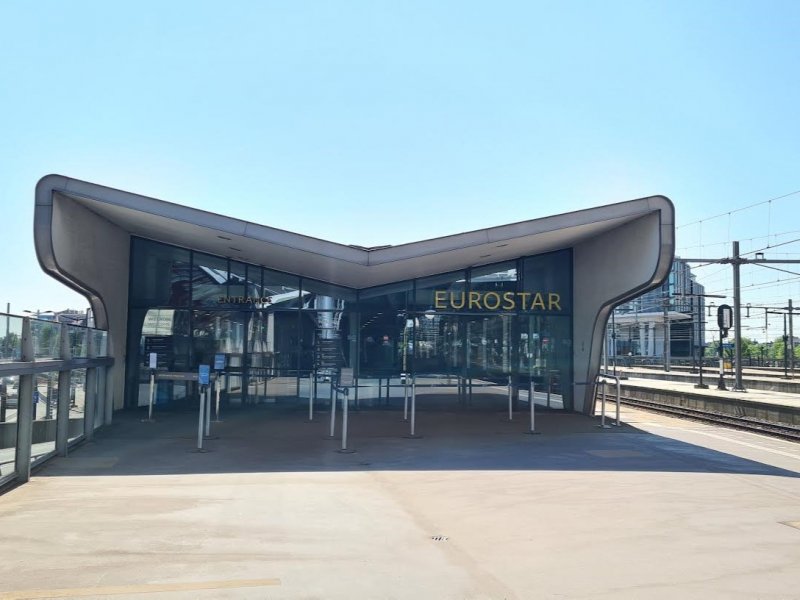 De Eurostar-lounge op Amsterdam Centraal moet wijken vanwege de verbouwing van het station en de sporen. (Foto: Treinenweb)