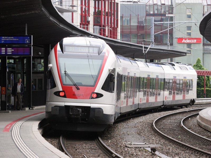 De eerste FLIRT bij de SBB, herkenbaar aan dezelfde kop die we van de GTW-treinstellen kennen. (Foto: Stadler)