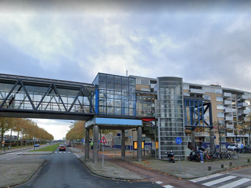 Het station van Rotterdam Zuid krijgt de komende maanden een nieuwe lift. (Foto: Google Streetview)