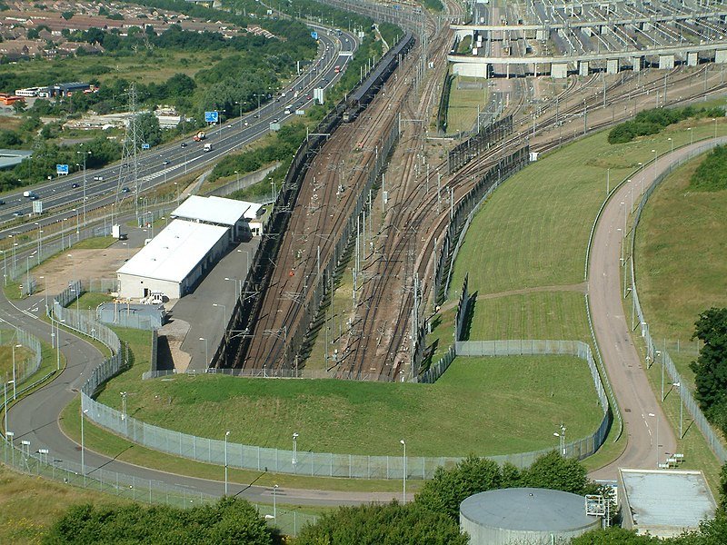 Het uiteinde van de Kanaaltunnel in het Verenigd Koninkrijk waar mogelijk in 2027 ook nieuwkomer HeuroTrains langs zal zoeven. (Foto: Mutzy)