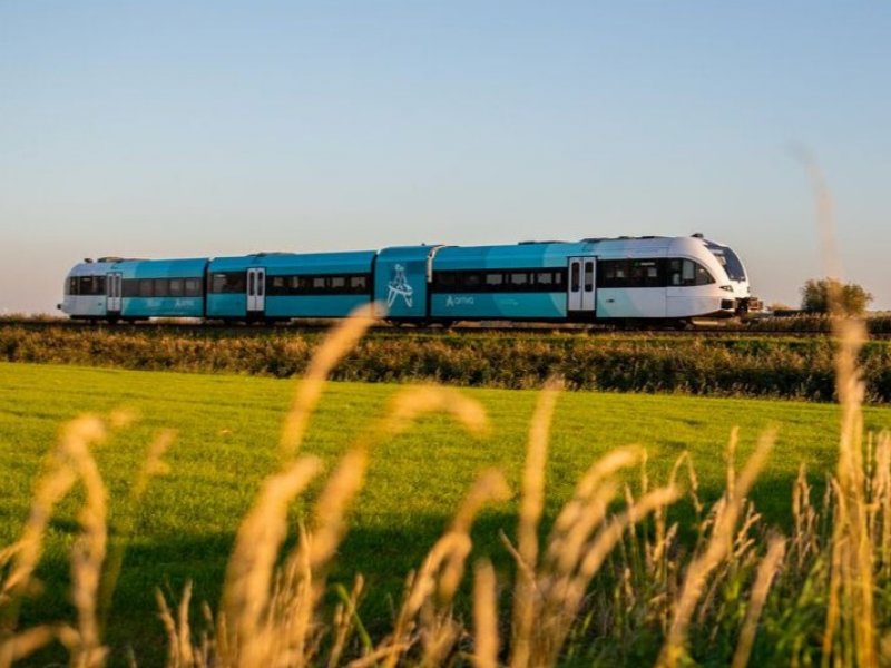 De spoorlijn tussen Bad Nieuweschans en Leer zal naar verwachting pas medio 2025 weer in dienst komen. (Foto: Provincie Groningen)