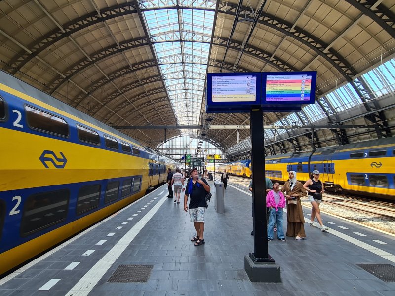 Amsterdam Centraal viert zaterdag zijn verjaardag - Treinenweb