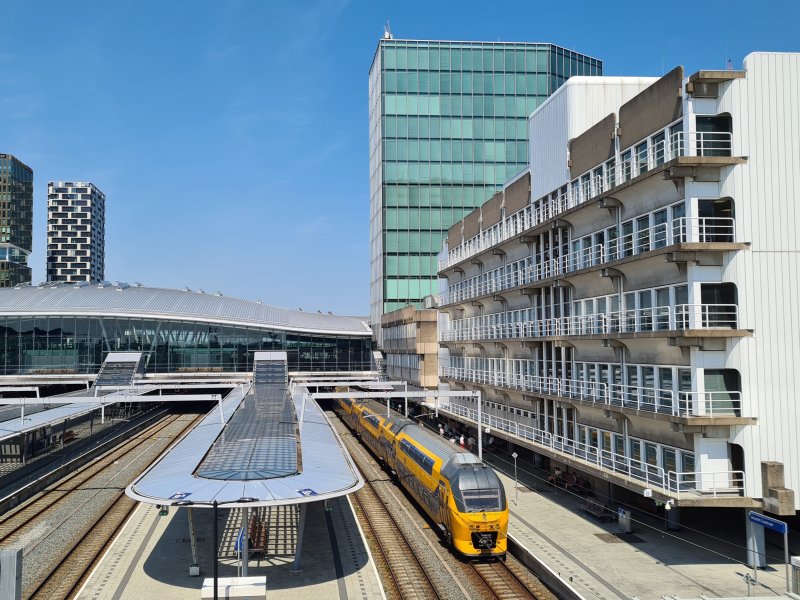 De sporen van Utrecht Centraal waarbij spoor 5, wat onder het gebouw ligt, na de zomervakantie verbreed zal worden. (Foto: Treinenweb)