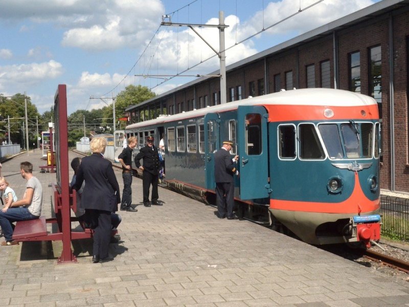 De NS41 tijdens een ritje van de Heimwee Express op Utrecht Maliebaan. (Foto: Eriksw)