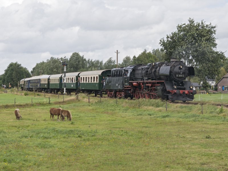 Locomotief 50 0073 passeert hier Beekbergen tijdens een eerder Terug naar Toen festival bij de VSM. (Foto: Rob Dammers)