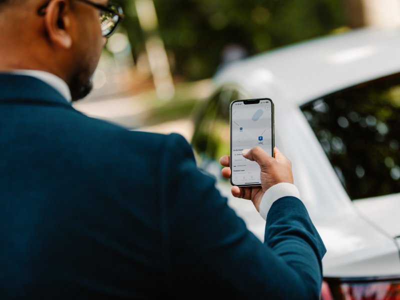 Zakelijke gebruikers bij NS kunnen vanaf nu ook betaald parkeren via de NS-app. (Foto: NS)