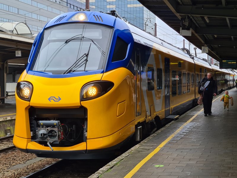 De aankomst van de ICNG-B op station Brussel Zuid/Midi. (Foto: Treinenweb)