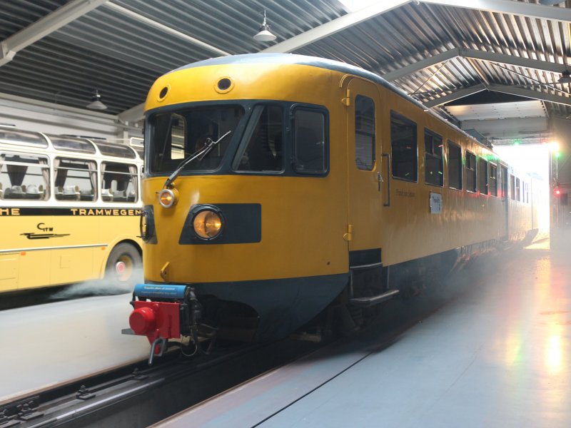 De 'Blauwe Engel' 186 in de loods van het museum. (Foto: (r) Treinenweb/Clayweb)