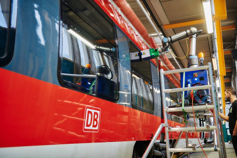 Het laseren van de ramen is een geautomatiseerd en veilig proces. (Rechten: Deutsche Bahn AG / Dominic Dupont)