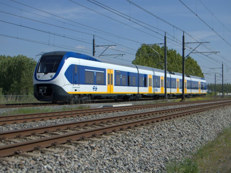 NS zet vanaf 7 april een extra spitstrein van en naar Harderwijk in. (Foto: Bart)