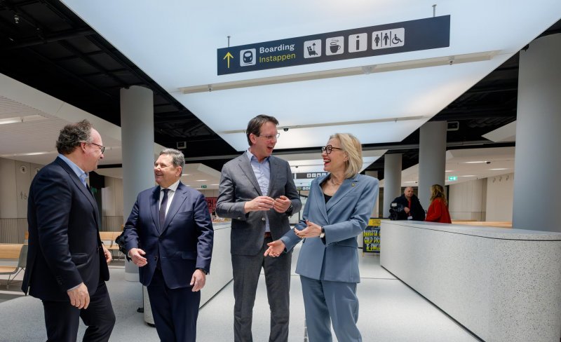 De opening van de UK Terminal op Amsterdam Centraal. (Foto: Marco de Swart / Photo Republic)