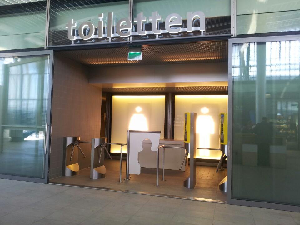 "NS dumpt toiletjuffrouwen grote stations"